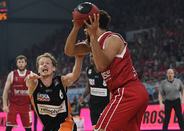 的锋线三叉 的锋线三叉