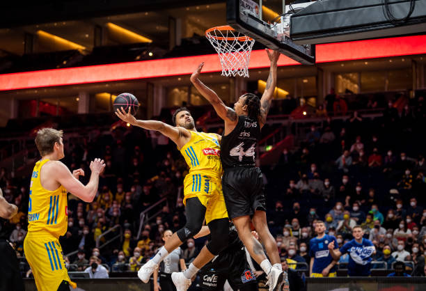 中国女排:朱婷袁心玥领衔 迎难而上备战VNL世界女排联赛.