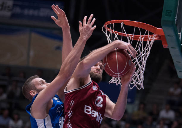 更展现了球 更展现了球