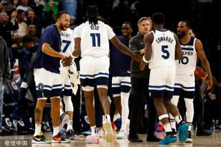 替补吉滕斯登场，埃斯特旺上演英超首秀