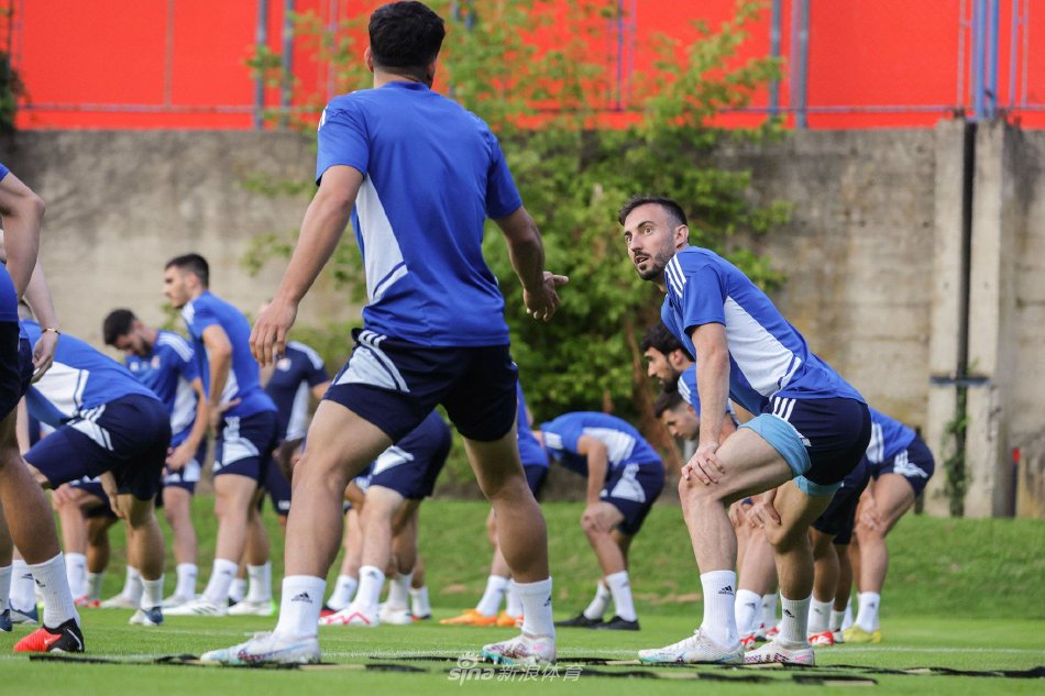 圣诞大战面对勇士 詹姆斯：与库里交手总是很有趣.