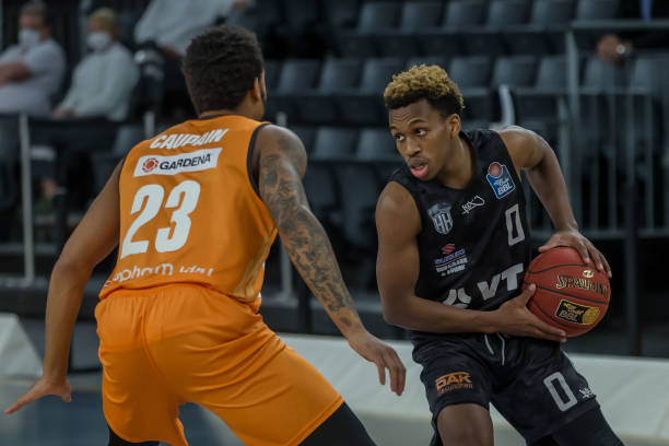 时隔6年又有中国球员进NBA 上一位是火箭周琦.